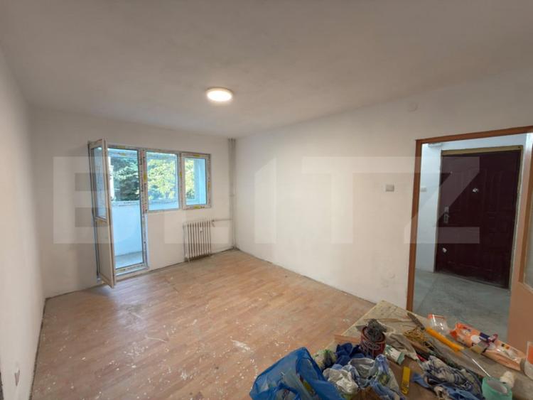 Apartament cu 4 camere semidecomandat în Malu Roșu