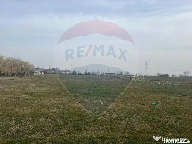 Teren de 18271 mp, în Industrială