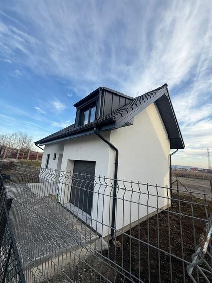 Casă individuală cu 4 camere cu Canalizare în Unirii