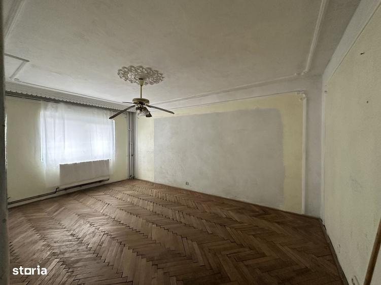 Apartament cu 3 camere decomandat în Nicolina