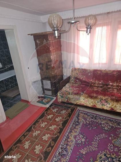 Casă cu 4 camere în Prislop