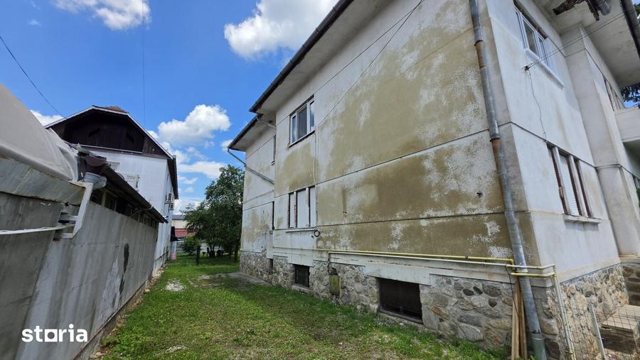 Apartament cu 4 camere în Sub Arini