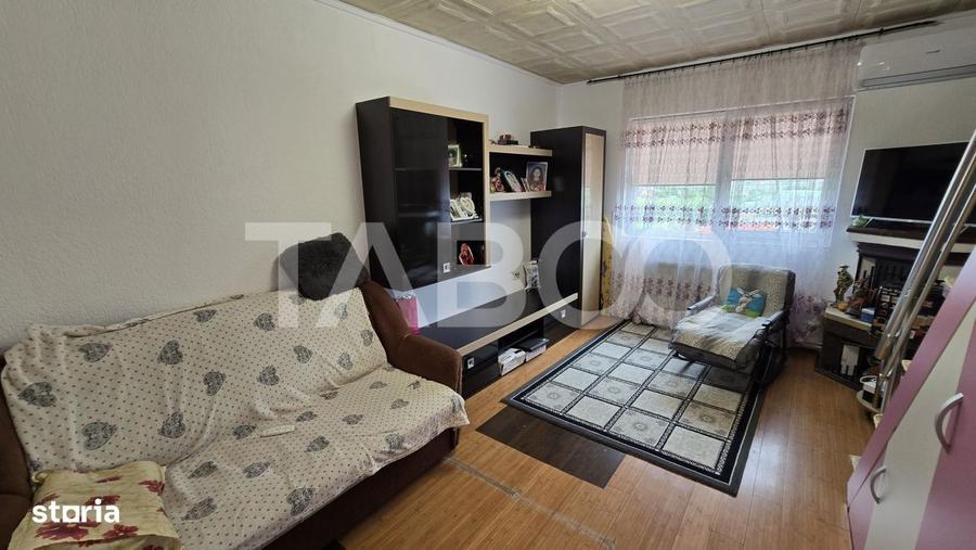 Apartament cu 3 camere semidecomandat, mobilat în Lazaret