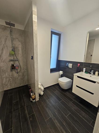 Apartament cu 4 camere decomandat în Dumbrăvița