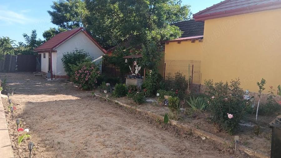 Casă cu 3 camere cu Teren 1471 Mp în Central