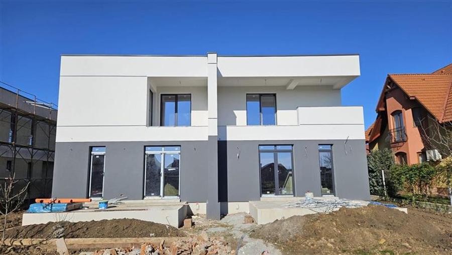 Duplex cu 4 camere cu Canalizare în Dumbrăvița