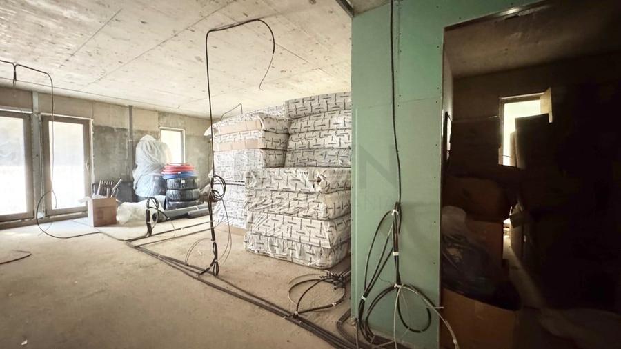 Apartament cu 3 camere decomandat în P-ța Victoriei