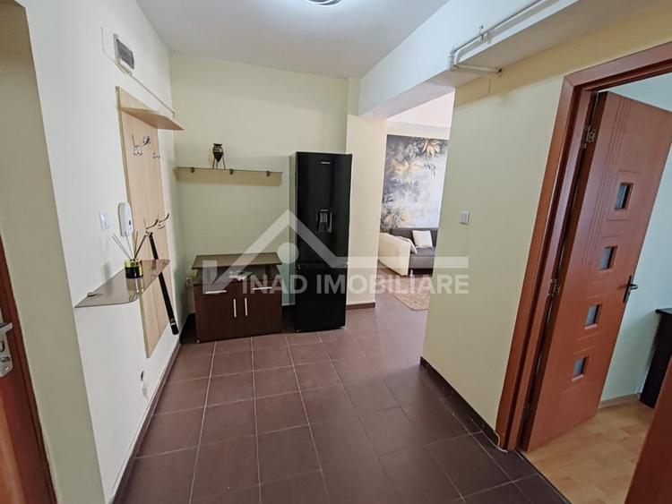 Apartament cu 3 camere semidecomandat, mobilat în Mărăști