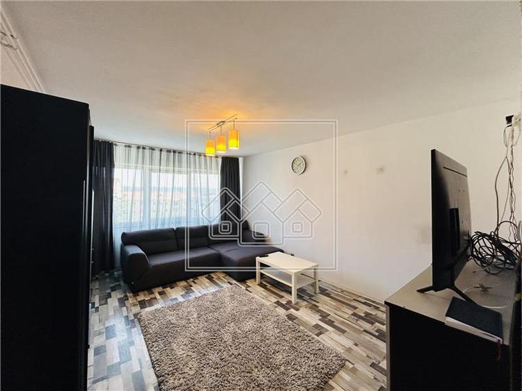 Apartament cu 2 camere decomandat în Mihai Viteazul