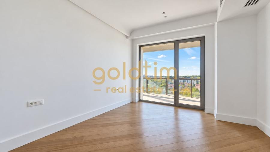 Apartament cu 4 camere semidecomandat, mobilat în Iancu Nicolae