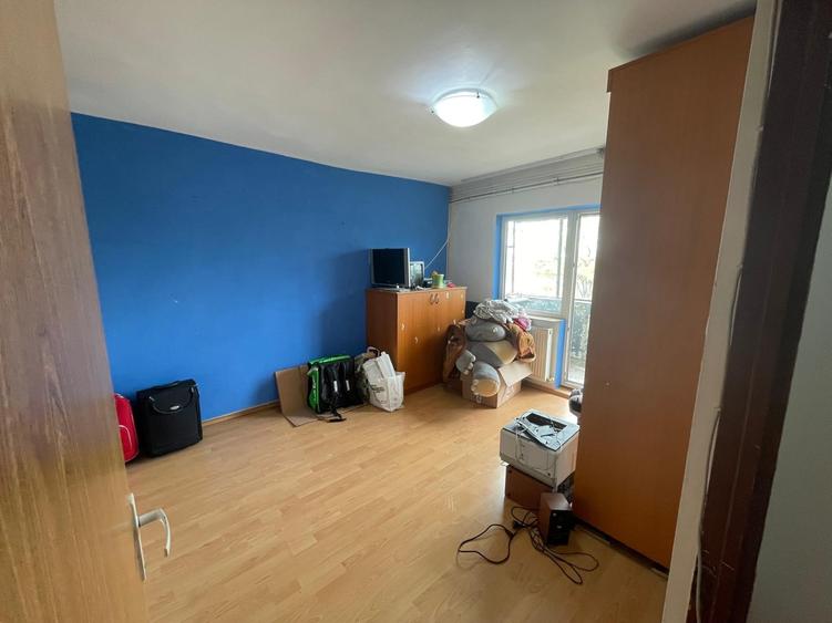 Apartament cu 3 camere decomandat, mobilat în Păcii