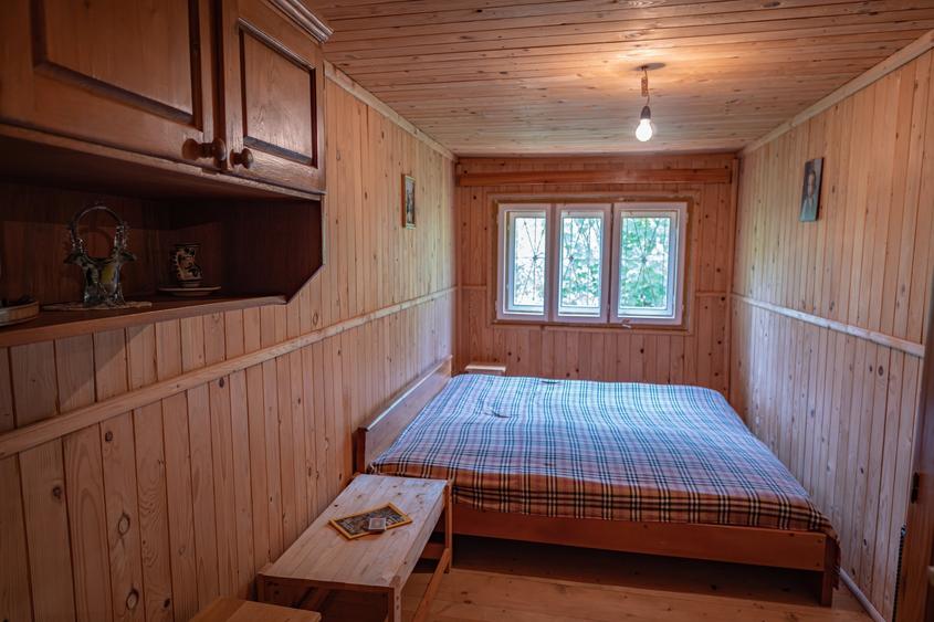 Casă individuală cu 14 camere cu Teren 2700 Mp în Brusturoasa