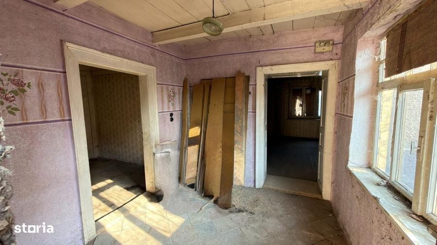 Casă cu 4 camere semidecomandat în Tiream