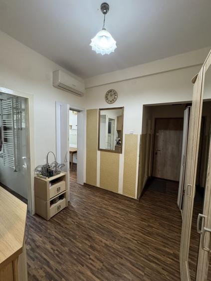 Apartament cu 3 camere semidecomandat în Ultracentral