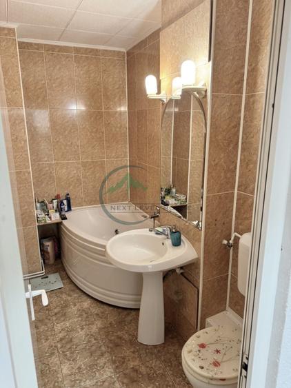 Apartament cu 3 camere decomandat, mobilat în Județean