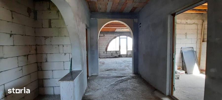 Casă cu 8 camere cu Teren 320 Mp în Cumpăna