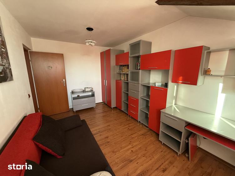 Apartament cu 3 camere decomandat în Exterior Vest