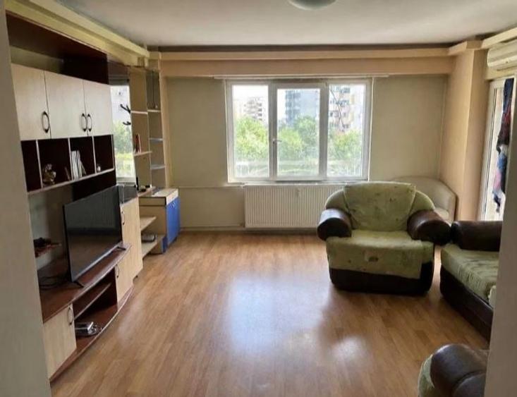 Apartament cu 3 camere decomandat, mobilat în Nerva Traian