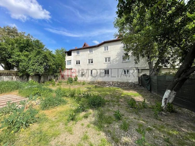 Teren de 304 mp, în Militari