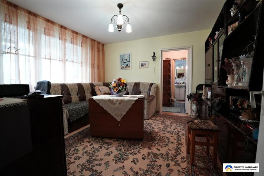 Apartament cu 3 camere semidecomandat în Dărmănești