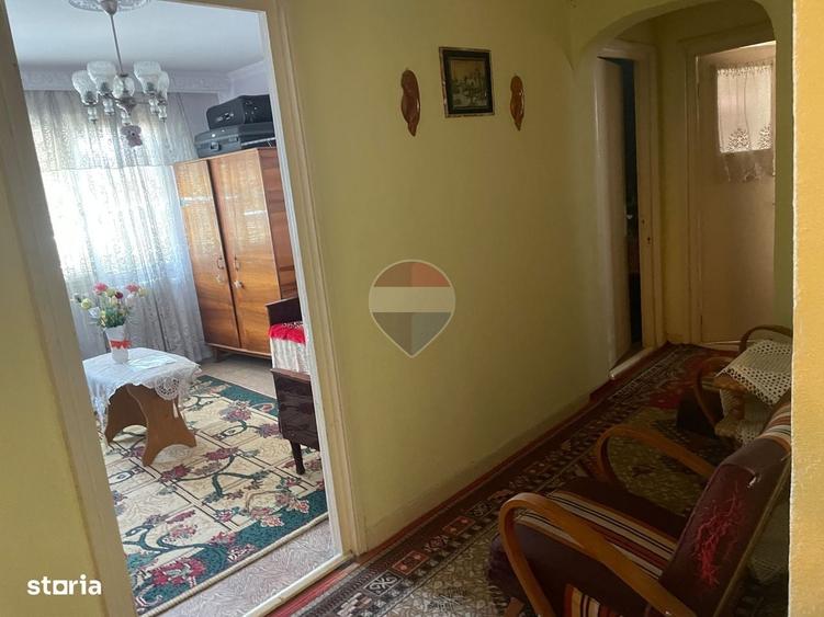 Apartament cu 3 camere, decomandat, et 10, str Alecu Russo - 7