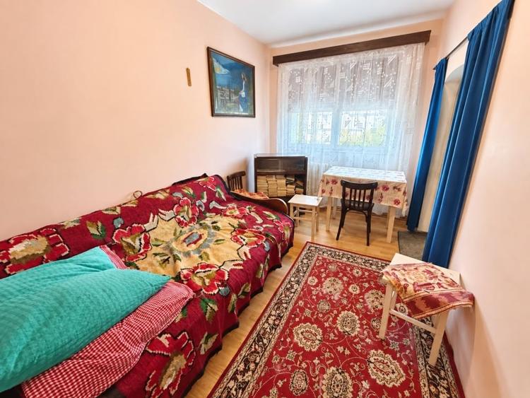 Apartament cu 3 camere semidecomandat în Cugir