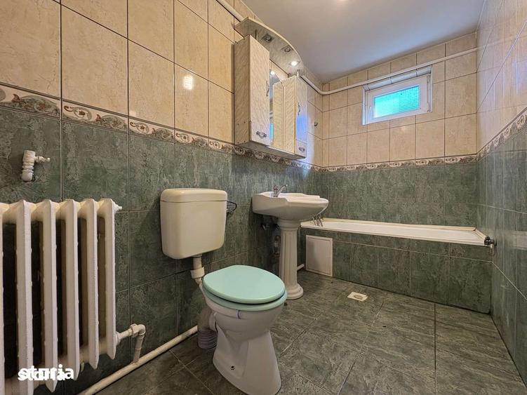 Casă cu 4 camere cu Teren 1065 Mp în Bujac