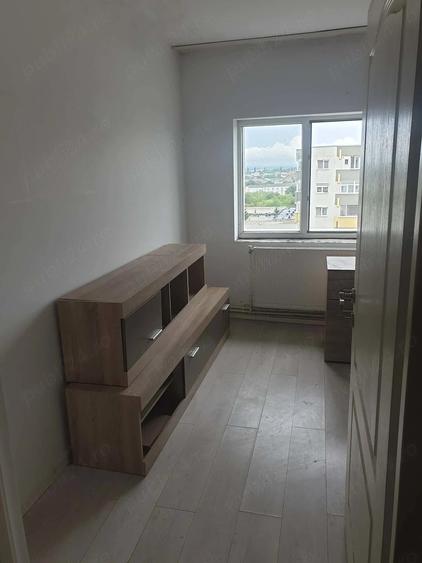 De vanzare apartament decomandat 4 camere, 2 bai, balcon, Astronau?ilor nr 1 , pe Careiului - 8