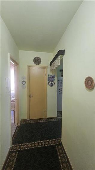 Apartament cu 3 camere decomandat în Berceni