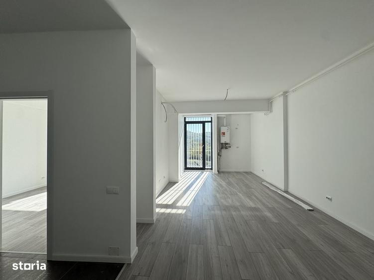 Apartament cu 3 camere semidecomandat în Florești