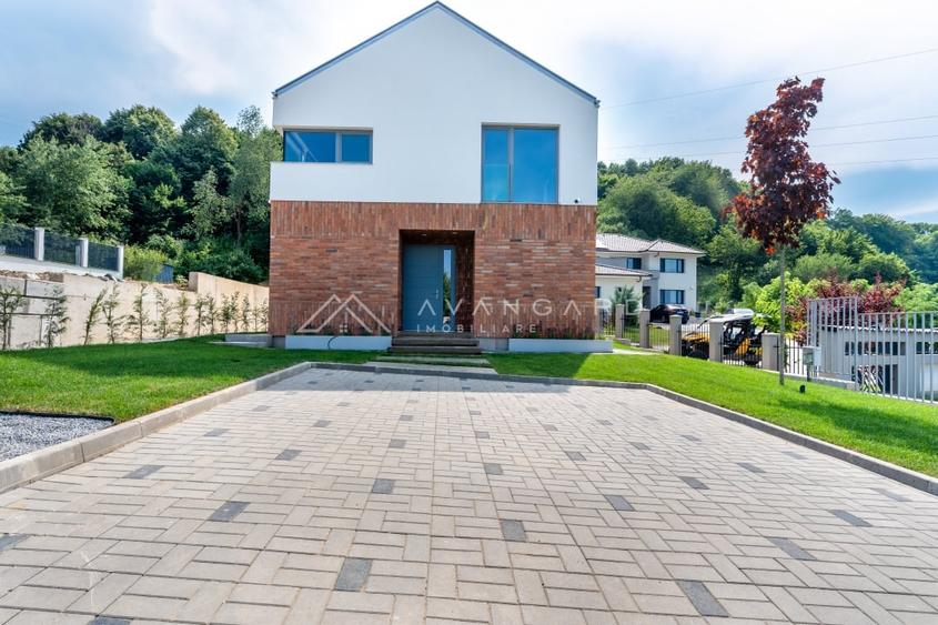 Casă individuală cu 5 camere cu Canalizare în Feleacu