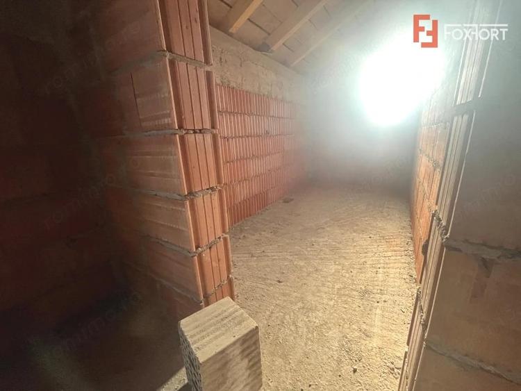 Casă cu 4 camere cu Teren 273 Mp în Urseni