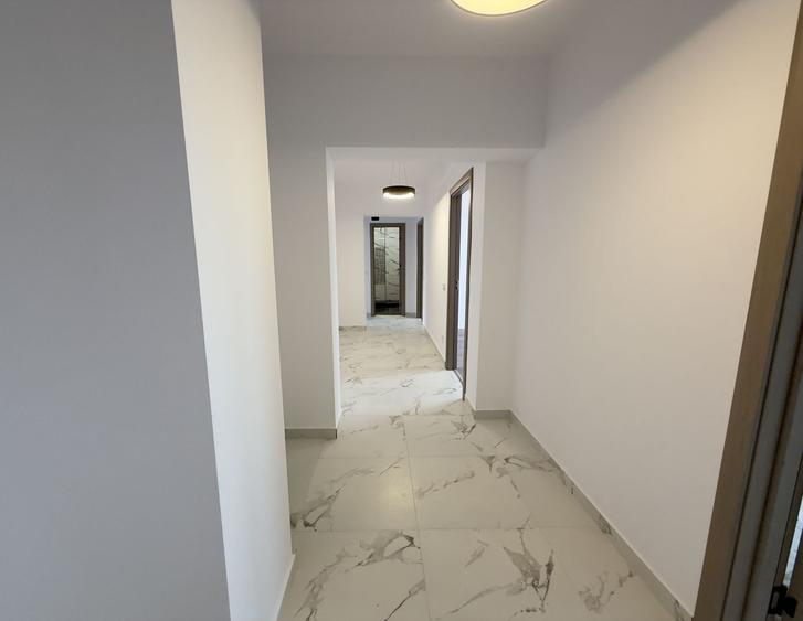 Apartament cu 3 camere decomandat în Titulescu