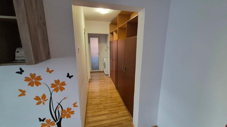 Apartament cu 3 camere semidecomandat, mobilat în Tomis Nord