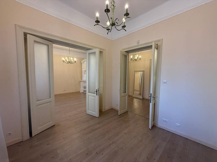 Casă individuală cu 5 camere cu Teren 180 Mp în Dacia