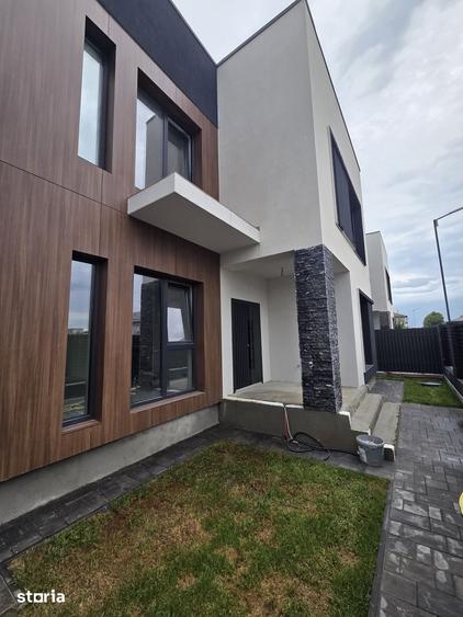 Casă cu 5 camere cu Teren 330 Mp în Central
