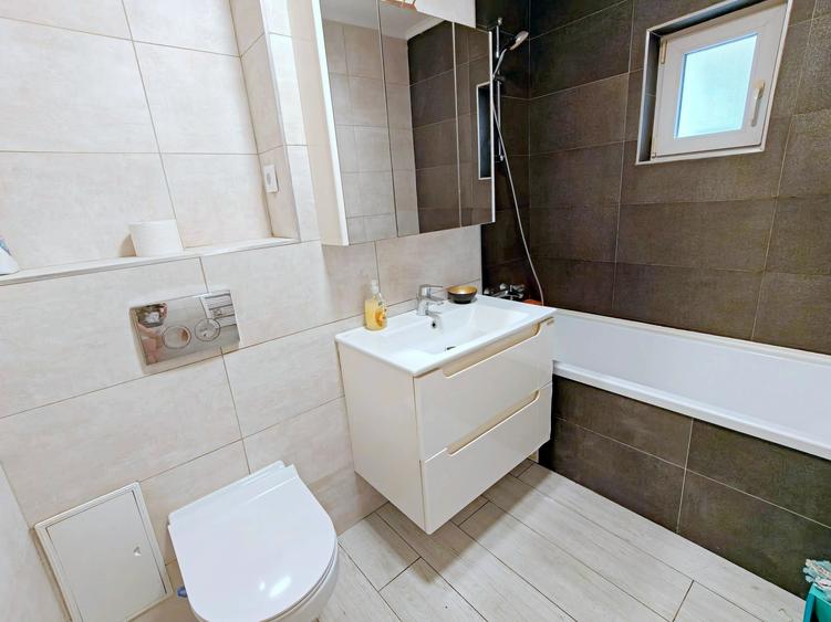 Apartament cu 3 camere decomandat în Zorilor