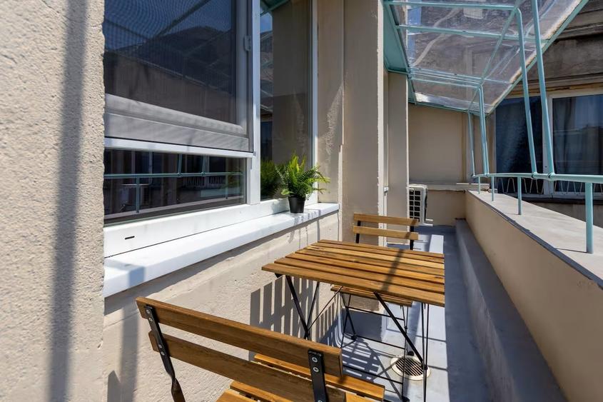 Apartament cu 3 camere decomandat în P-ța Romană