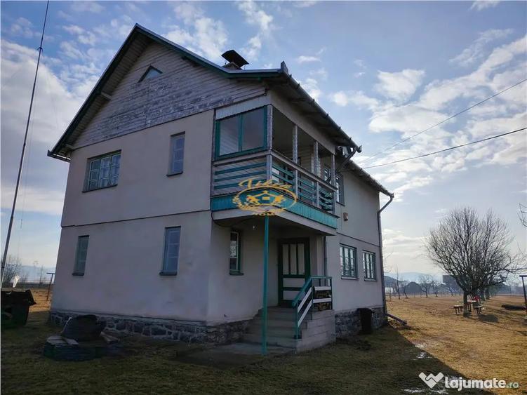 Casă cu 5 camere cu Teren 2000 Mp în Central