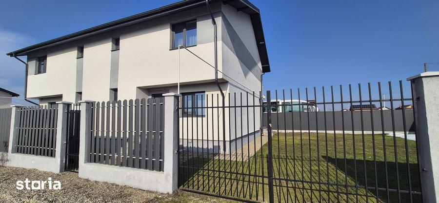 Casă cu 4 camere cu Teren 272 Mp în Clinceni