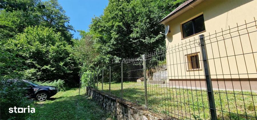 Casă cu 5 camere cu Teren 2122 Mp în Marginea