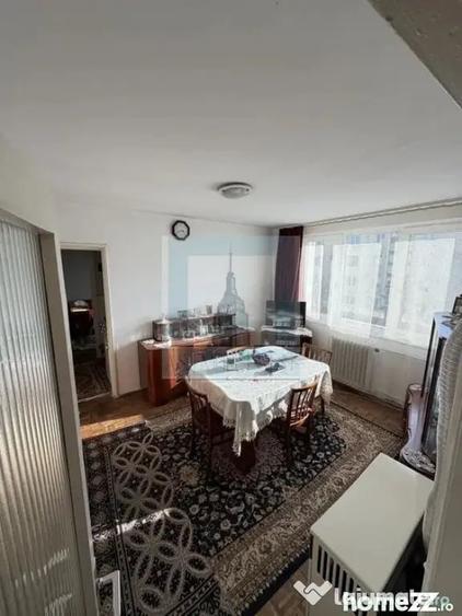Apartament cu 3 camere semidecomandat în ISR