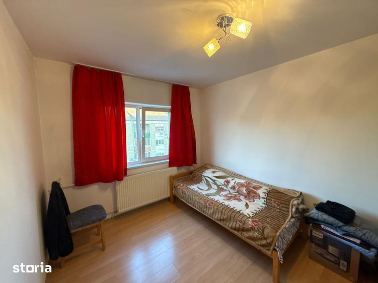 Apartament cu 3 camere în Decebal