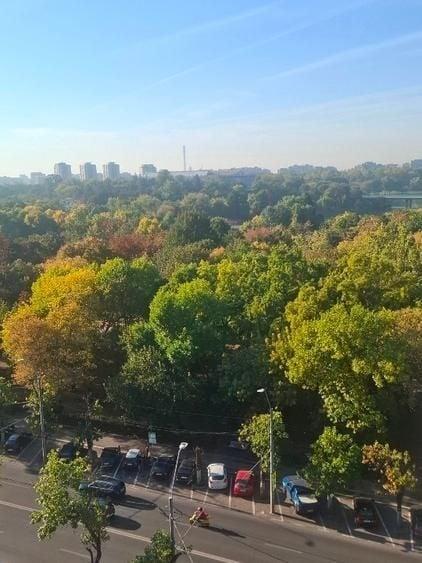 Apartament cu 4 camere decomandat, mobilat în Tineretului