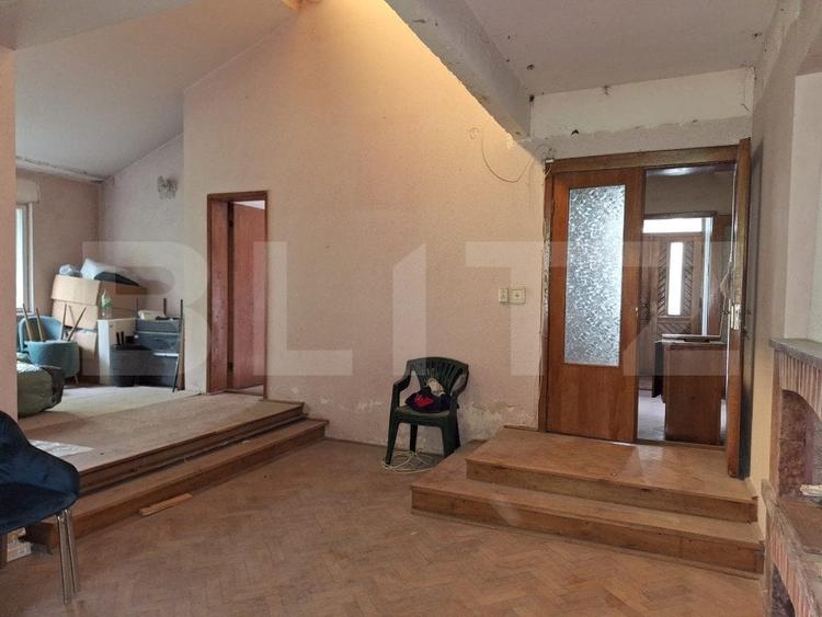 Casă individuală cu 7 camere cu Canalizare în Dealul Cetății