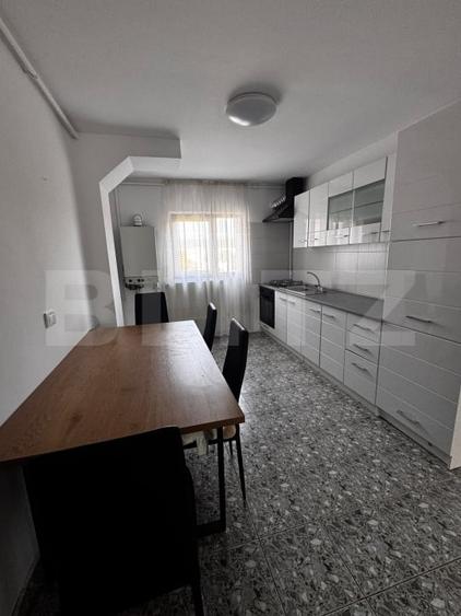 Apartament cu 3 camere decomandat, mobilat în Sud-Est