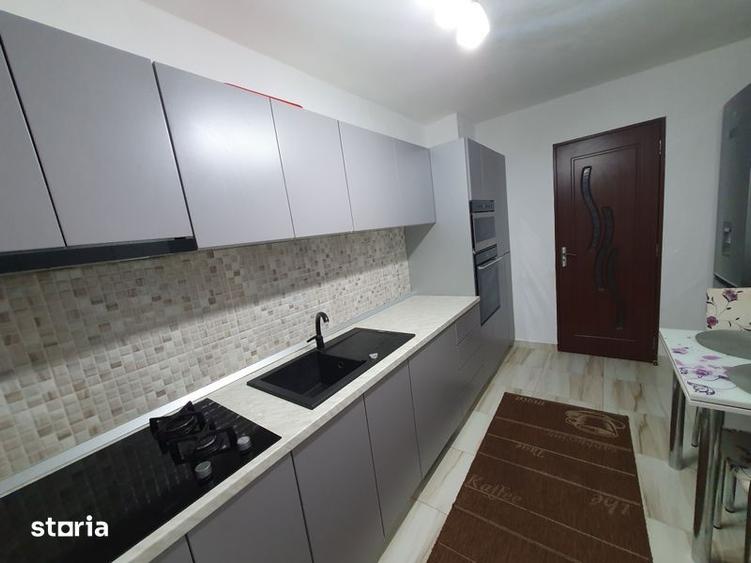 Apartament cu 4 camere decomandat în Est