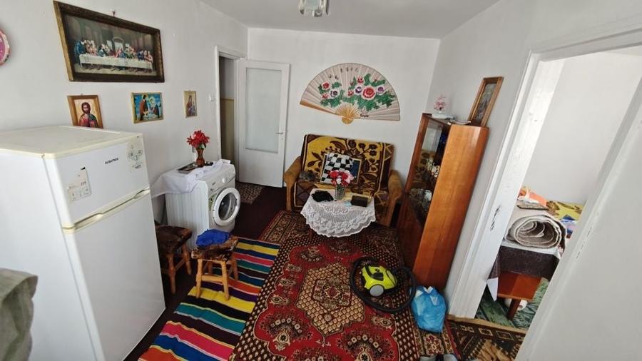 Apartament cu 2 camere semidecomandat în Săvinești