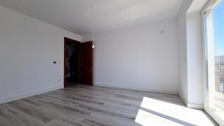 Casă cu 4 camere cu Canalizare în Sânpetru
