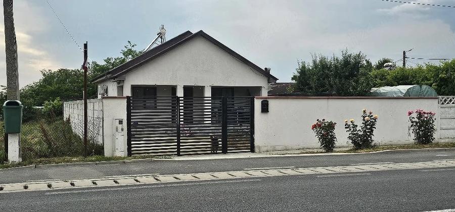 Casă cu Teren 330 Mp în Corbu